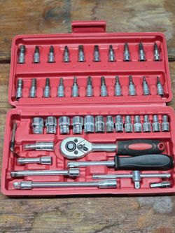 New 46 piece ratchet tool kit