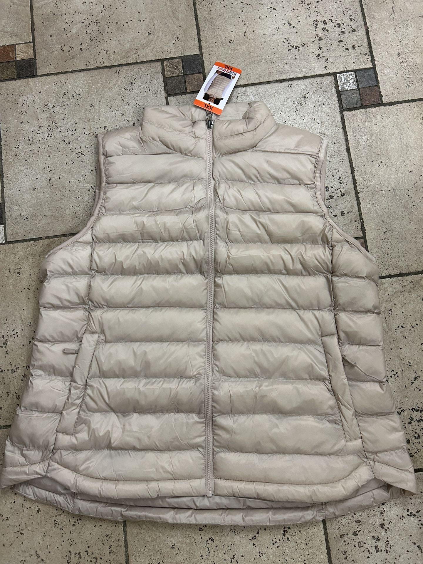 NWT 32 degrees women puffer vest Size XXL