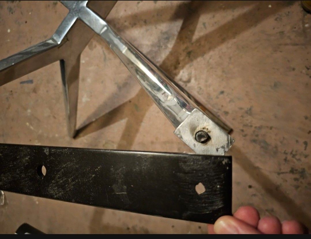 RH Restoration Hardware MASLOW SPIDER ROUND DINING TABLE