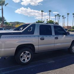 2005 Chevy Avalanche Not 4x4