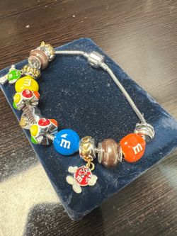 🍫 Sweeten Your Style! Ultimate M&M Bundle Offer: Price: $400 (Priced to sell!)💛