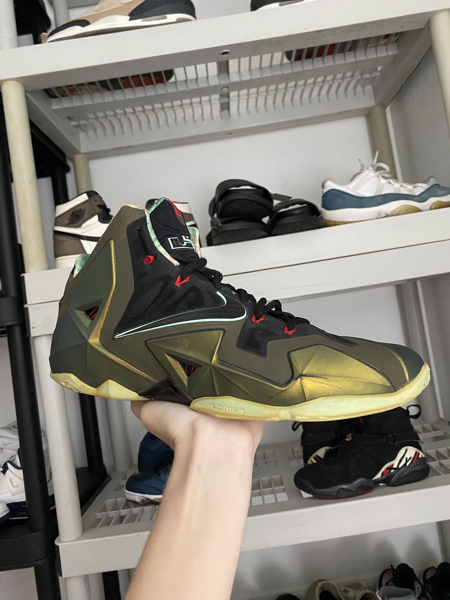 Nike LeBron 11 XI King’s Pride Parachute Gold green Size 11 basketball Sneakers