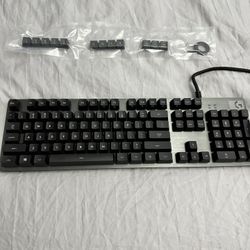 Logitech G413 Backlit Mechanical Gaming Keyboard with USB Passthrough – Carbon (Barely Used And With Replacement Keys)