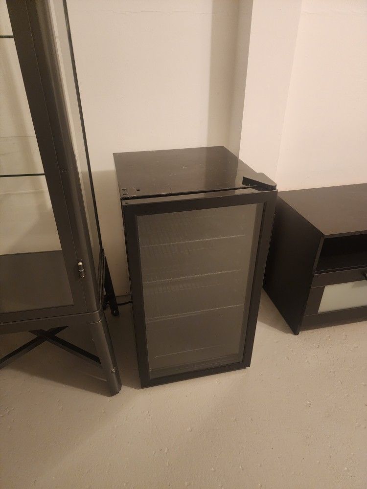 Mini Fridge (Black)