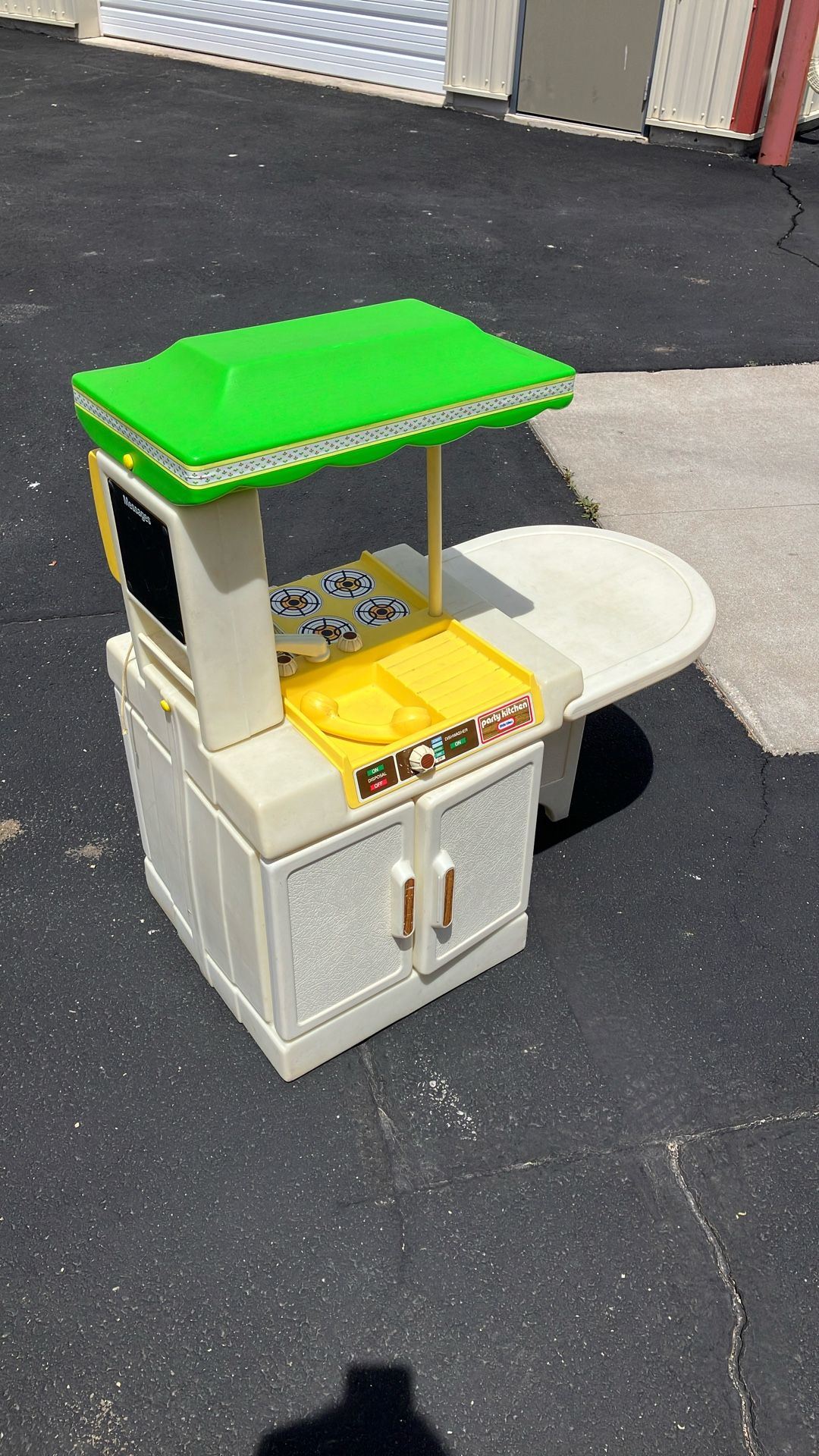 Vintage Little Tikes Party Kitchen 