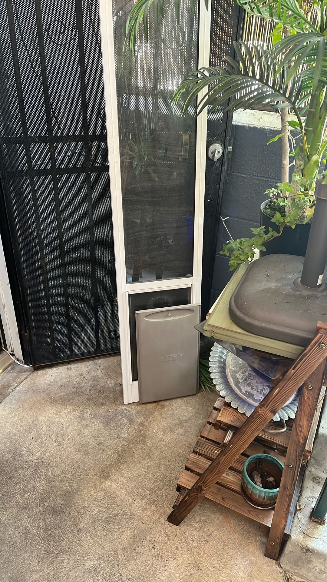 Dog/Cat Door