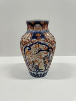 Antique Japanese Imari porcelain vase