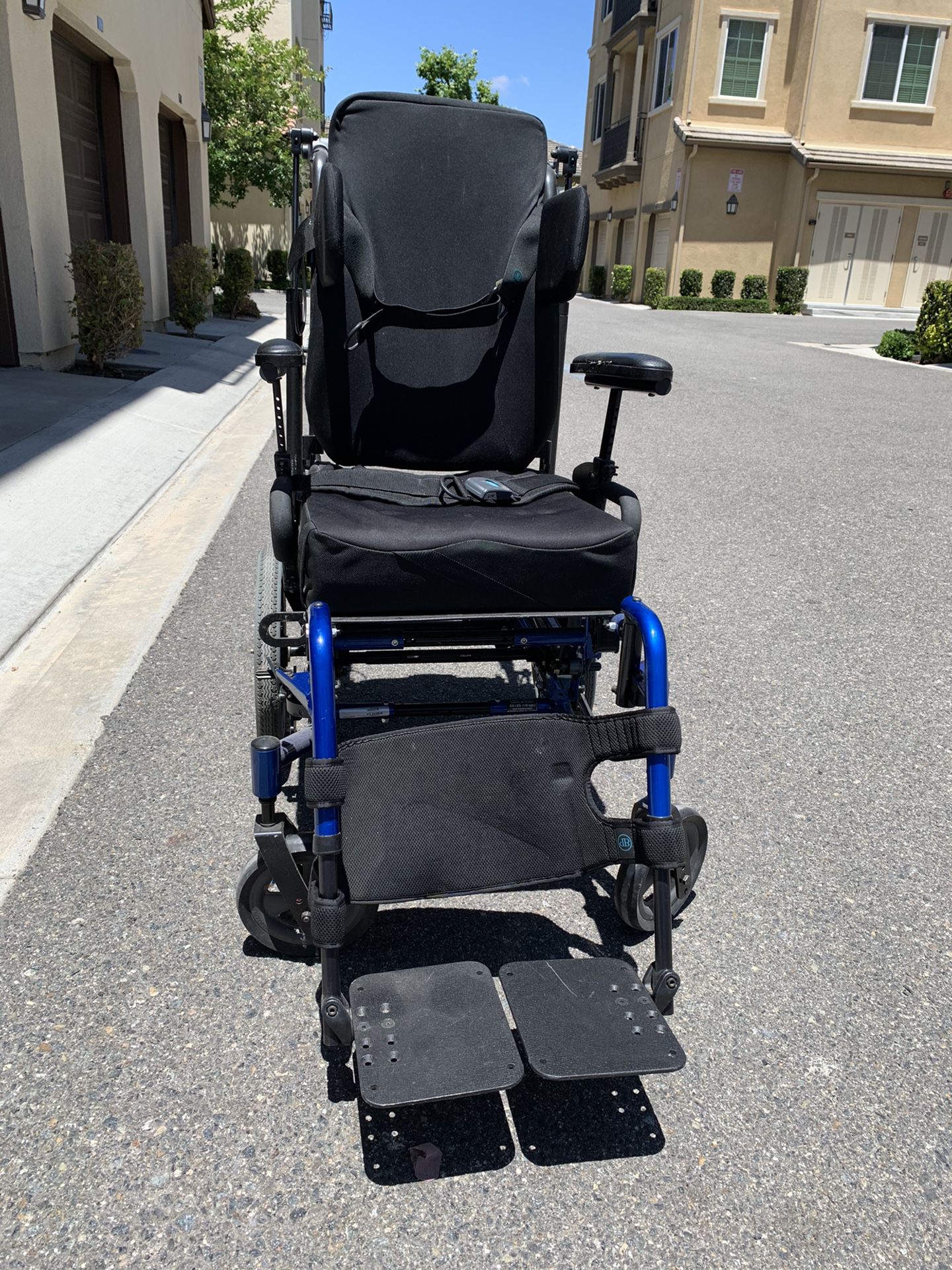 Tilt And push wheelchair