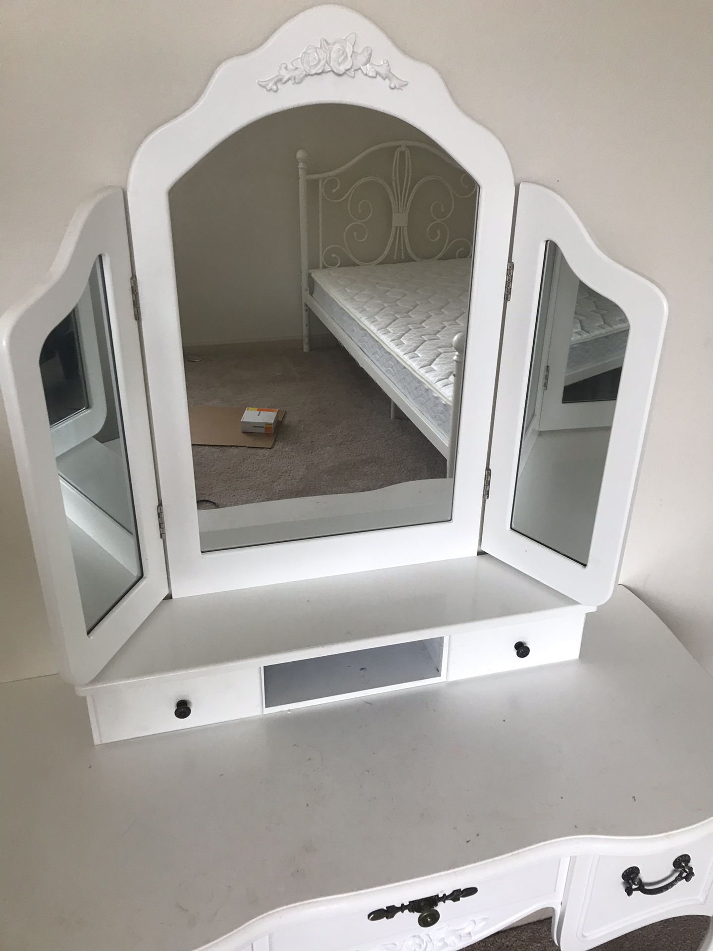 trifold mirror vanity with makeup desk