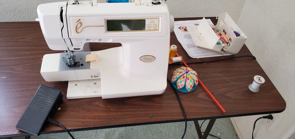 SEWING MACHINE ELLURE BABYLOCK ESL