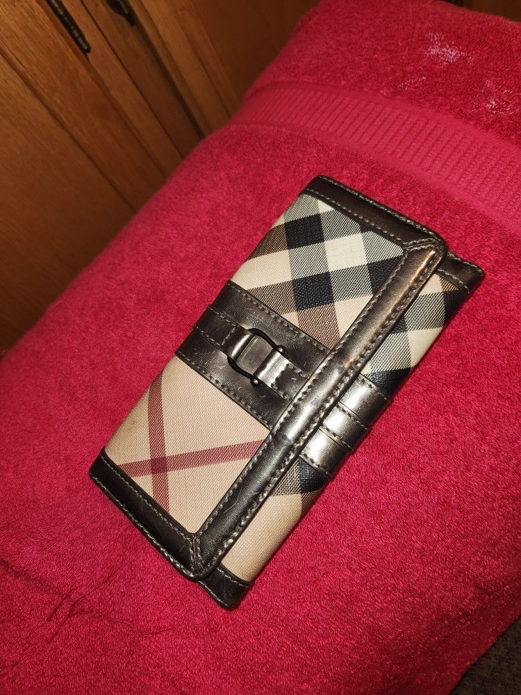 BURBERRY AUTHENTIC WALLET Excelente Condición