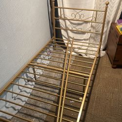 Metal Twin Bed / Canopy Polls Come 