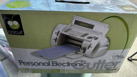 Cricut 29-0001 Personal Electronic Cutting Machine