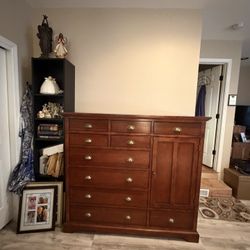 Solid wood Dresser