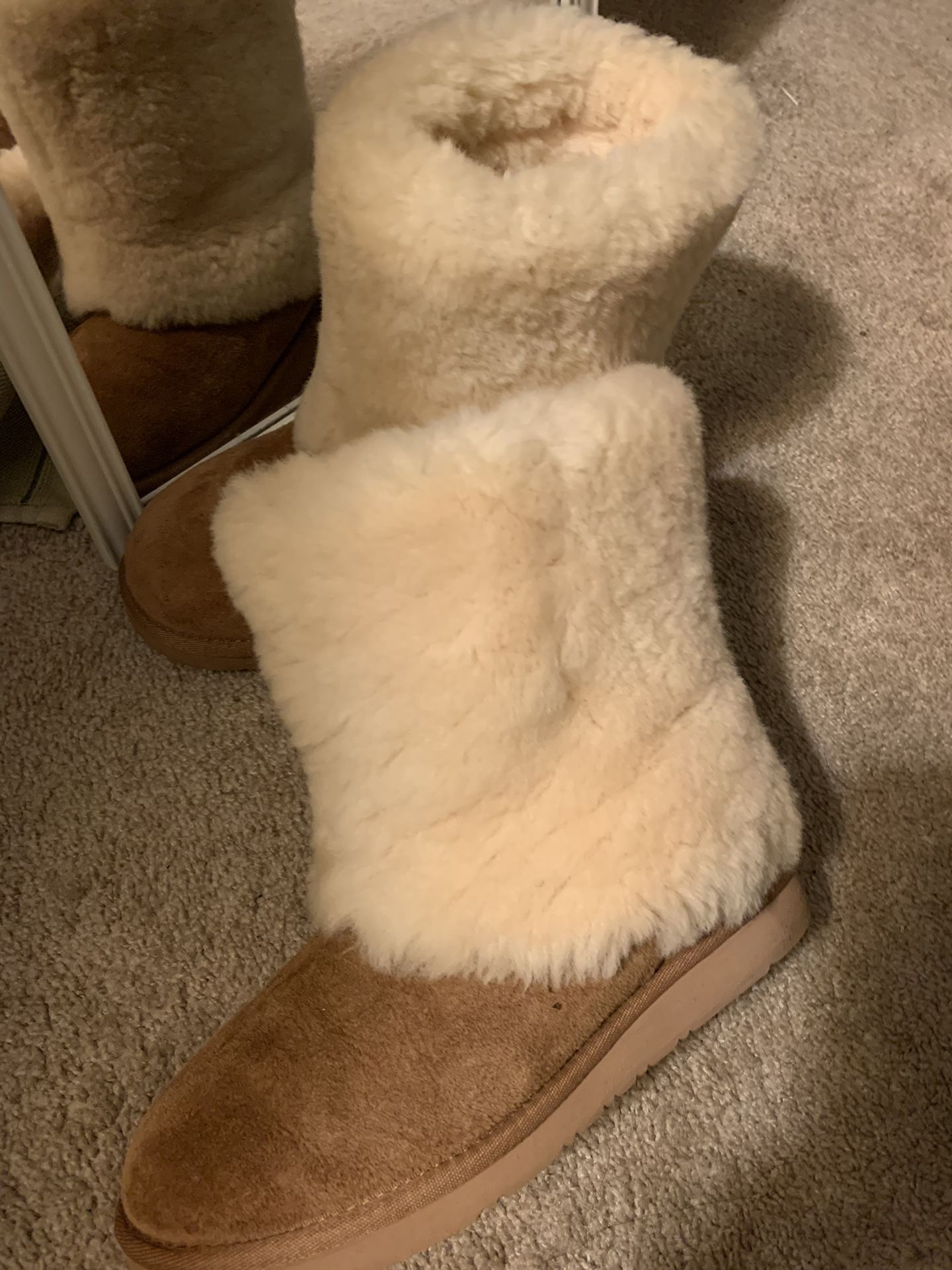 Ladies Uggs Size 6