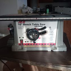 10" Table Saw With A Blade    ACE