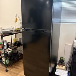 Discounted Vissani 7.2  cu. ft. Top Freezer Refrigerator In Black