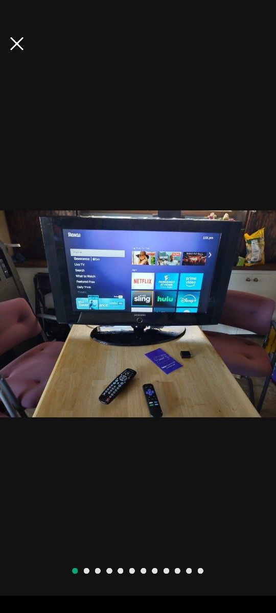 Samsung 32" TV - Roku