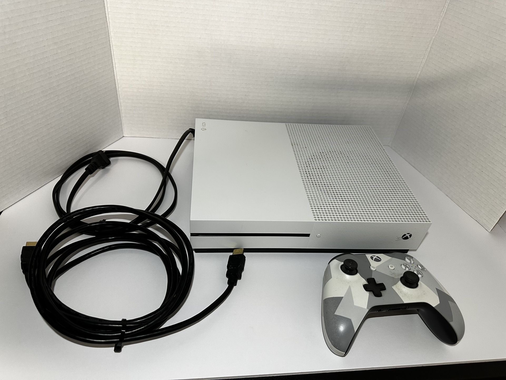 Xbox One S 1TB With One Controller