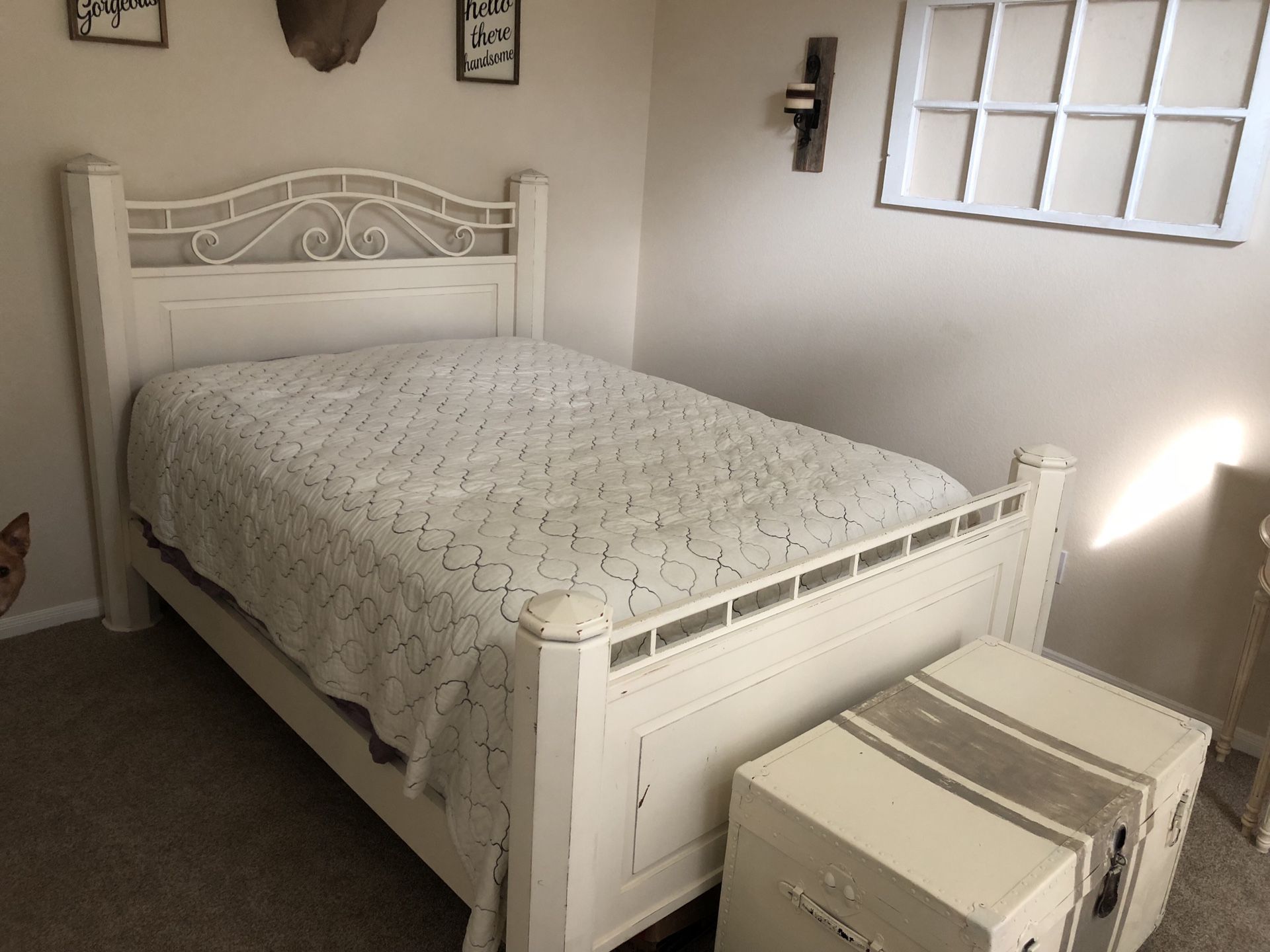 Antique style bedroom set (full)