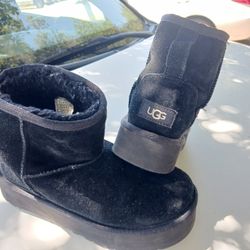 Botas UGG TALLA  4 USADAS