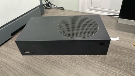 Xbox series S with 802 GB of storage and Xbox series S controller