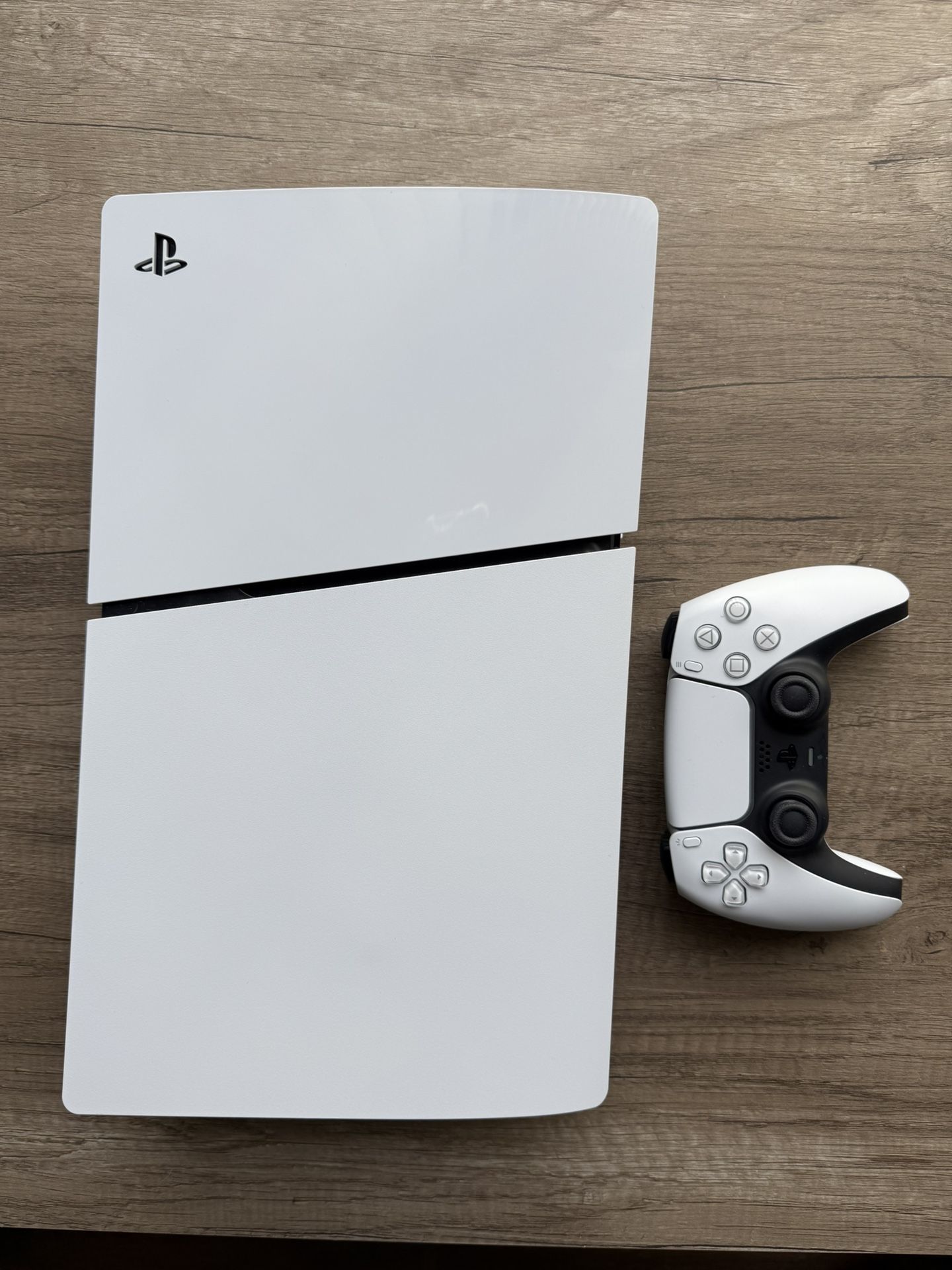 PS5 SLIM AND CONTROLLER EXCELLENT CONDITION