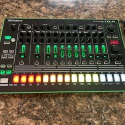 Roland Aira TR-8 Rhythm Performer Drum Machine
