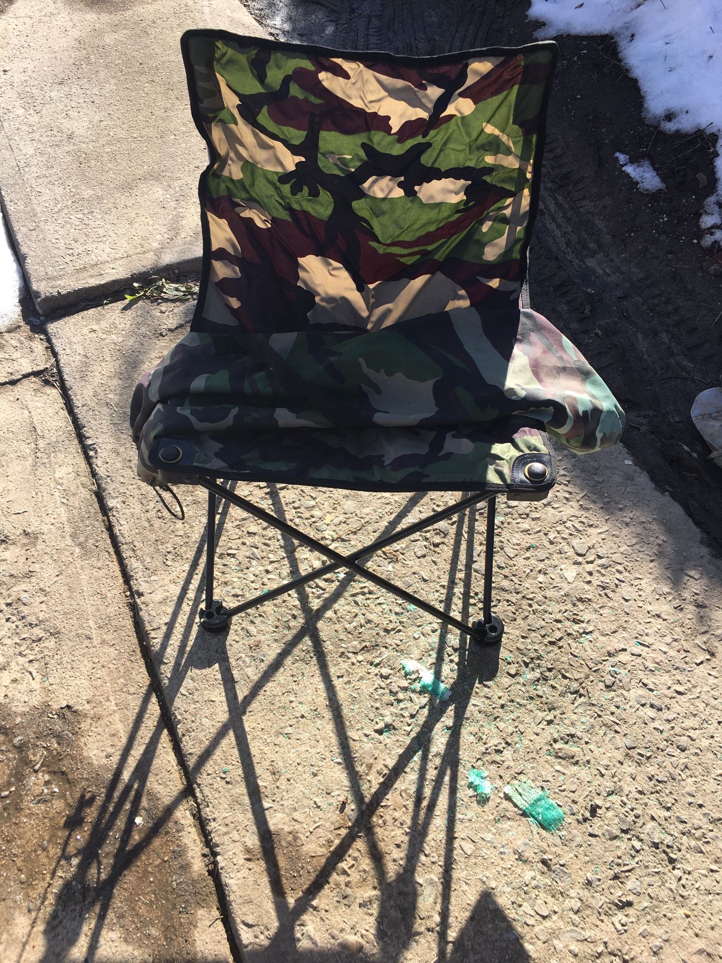 A CANVAS CAMPING CHAIR WITH CANVAS STORAGE BAG FOLDS UP EASY LIKE NEW $20.00