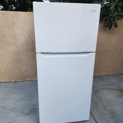 Frigidaire Refrigerator White 18cu Ft 30x30x66🚨👍3 MONTHS WARRANTY