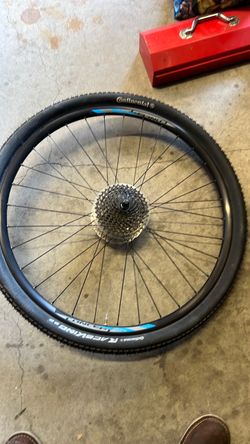 Rear 29 aluminum mountain bike wheel with cassette and brake rotor