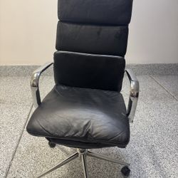 Black leather chair, my daughter grew up from it, it’s almosst in a prefect condition, a little scuffed where legs are 