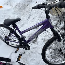 2021 Women's Huffy Highland 24" Mountain Bike