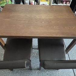 Dining table + 4 chairs