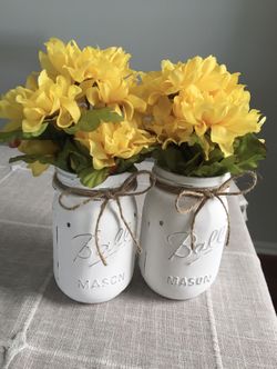 Distressed mason jar vases with silk flowers included!! You pick your jar/flower colors!