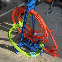 Hot Wheels Race Track