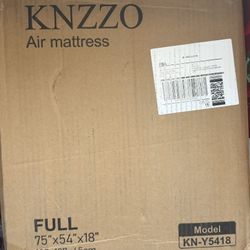 KNZZO Air Mattress (tamaño Full), modelo KN-Y5418, de 75” x 54” x 18”.