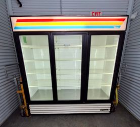 True GDM-72 Commercial 3 Glass Door Display Cooler / Merchandiser Fridge Refrigerator