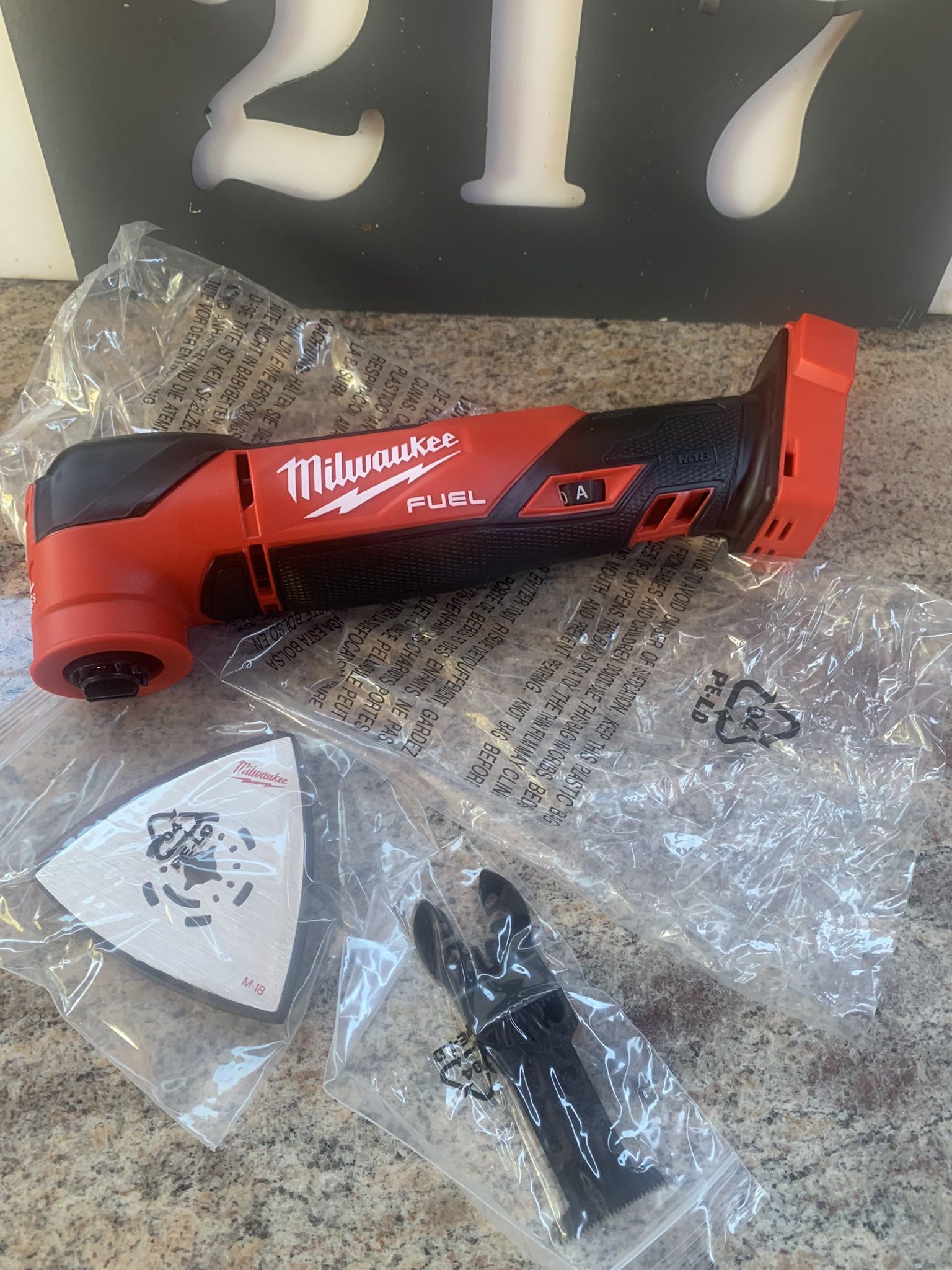 Milwaukee M18 FUEL 18V Lithium-Ion Cordless Brushless Oscillating  (tool Only)