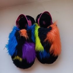 🌺Uggs Slides  Girls 🌺