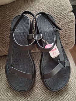 PINK SANDALS