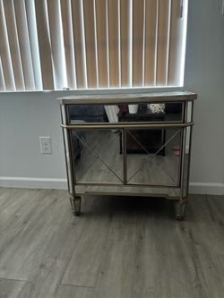 Free Glass Vanity