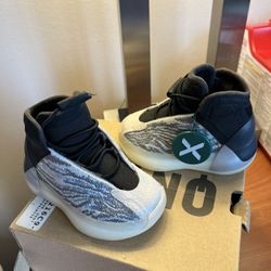 Yeezys QNTM Infant  5K