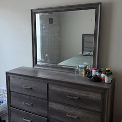 Dresser that needs to go ASAP!