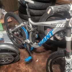 Giant Glory 00 Downhill Bike Mountain Full Suspension 