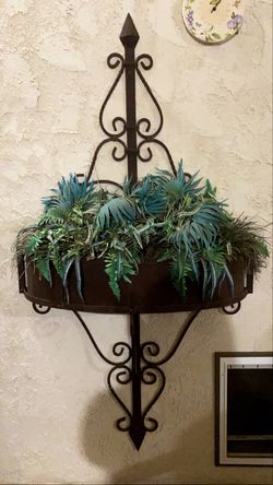 Iron planter