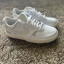 New Nike ladies sneakers size 8