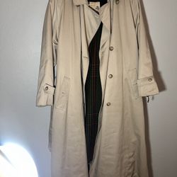 Immaculate Vintage London Towne Trench Coat