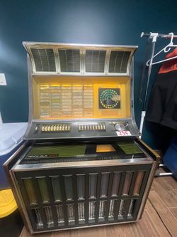 Vintage Rock-Ola 443 Jukebox - Fully Operational