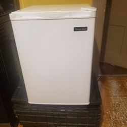 Magic  Chef  Mini  Frigidaire 